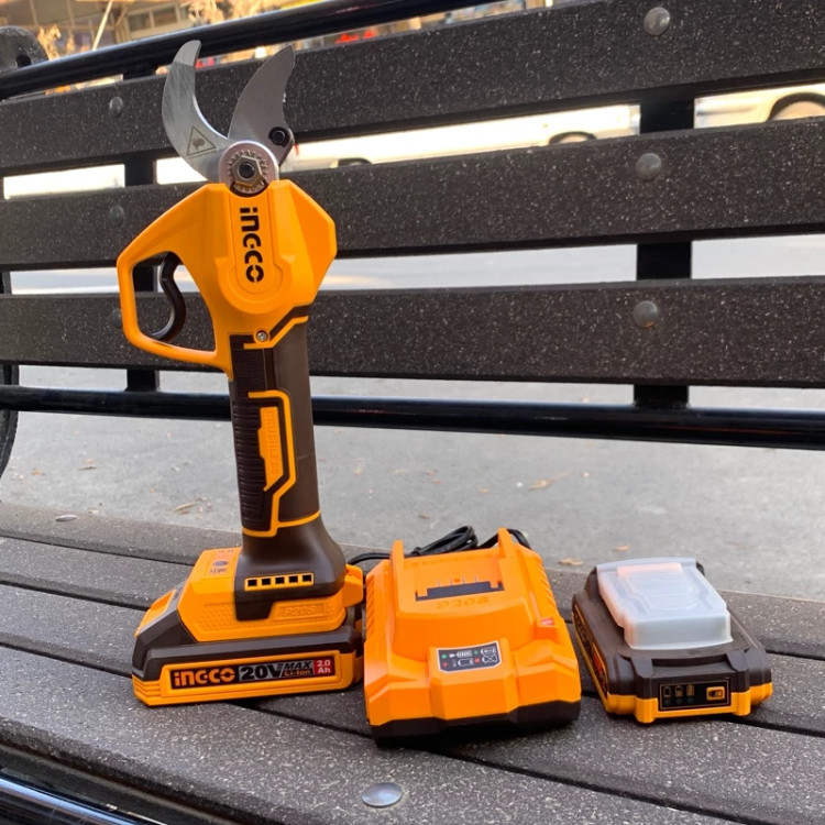 Garden Shears Cordless 20V Brand اینکو Model Cssi203083 (دو باتری) - Handle Detail